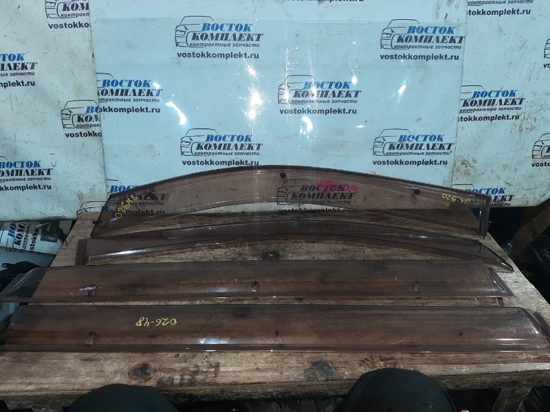 Ветровик Nissan Serena 2006 CNC25 MR20DE