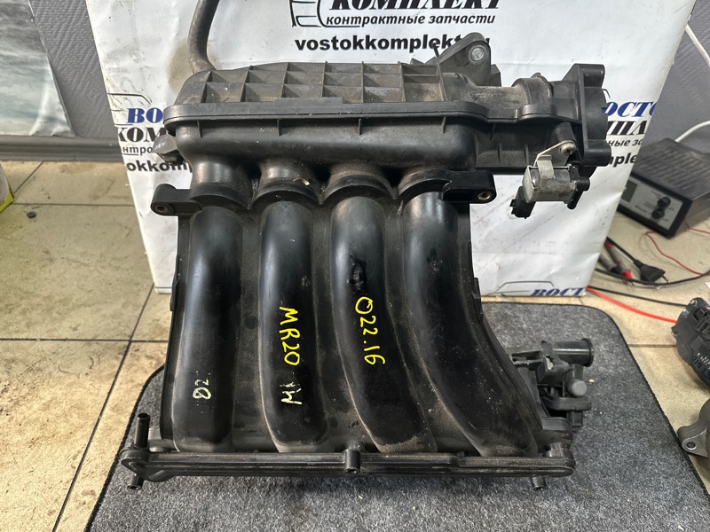 Коллектор впускной Nissan Serena CC25 MR20DE