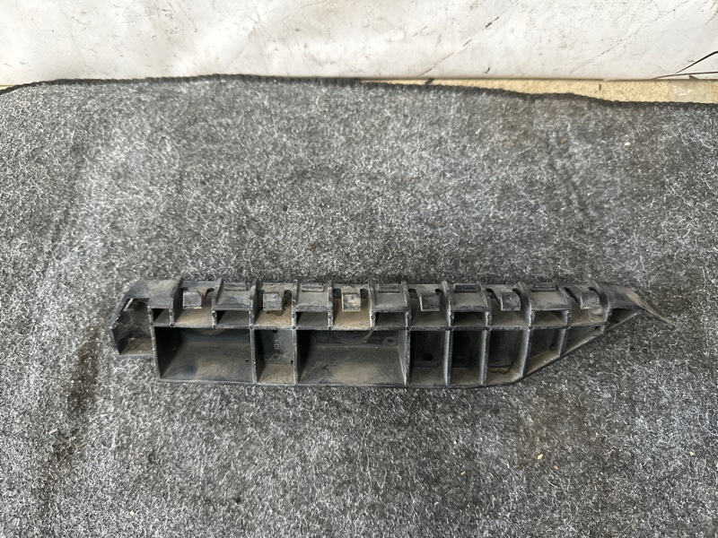 Клипса бампера Honda Odyssey 2008 RB1 K24A перед лев