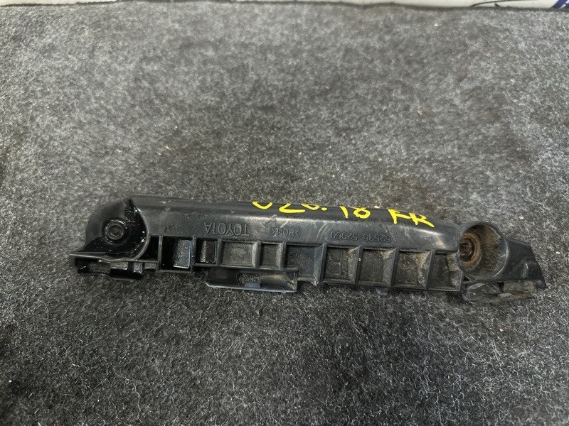 Клипса бампера Toyota Vitz 2007 SCP90 2SZ-FE перед прав