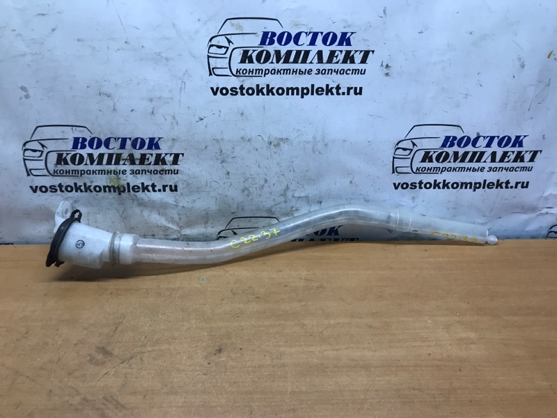 Горловина бачка омывателя Toyota Noah 2004 AZR60 1AZ-FSE