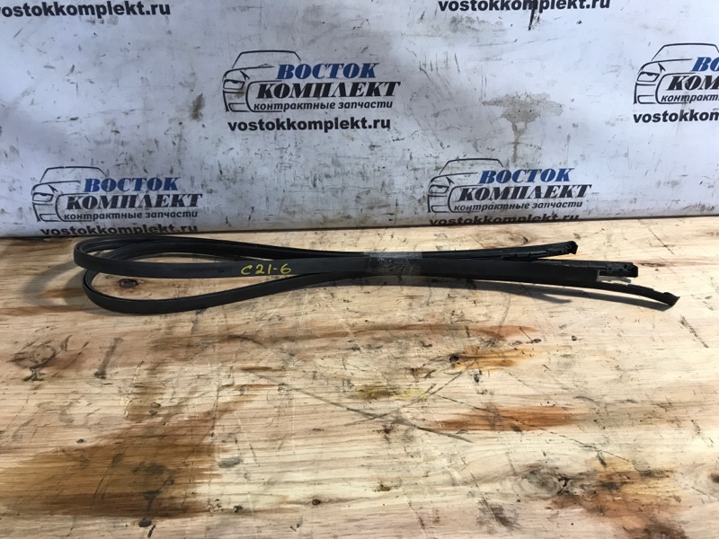 Молдинг крыши Toyota IQ 2012 KGJ10 1KR-FE