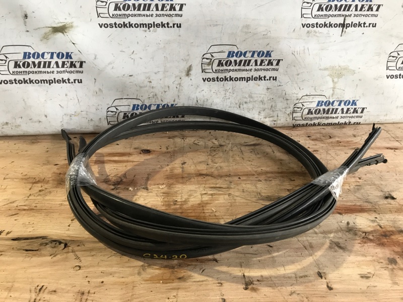 Молдинг крыши Toyota Voxy 2002 AZR65 1AZ-FSE