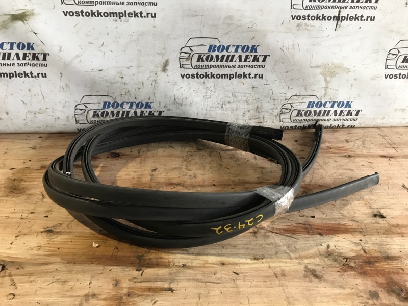 Молдинг крыши Toyota Voxy 2010 ZRR70W 3ZR-FAE