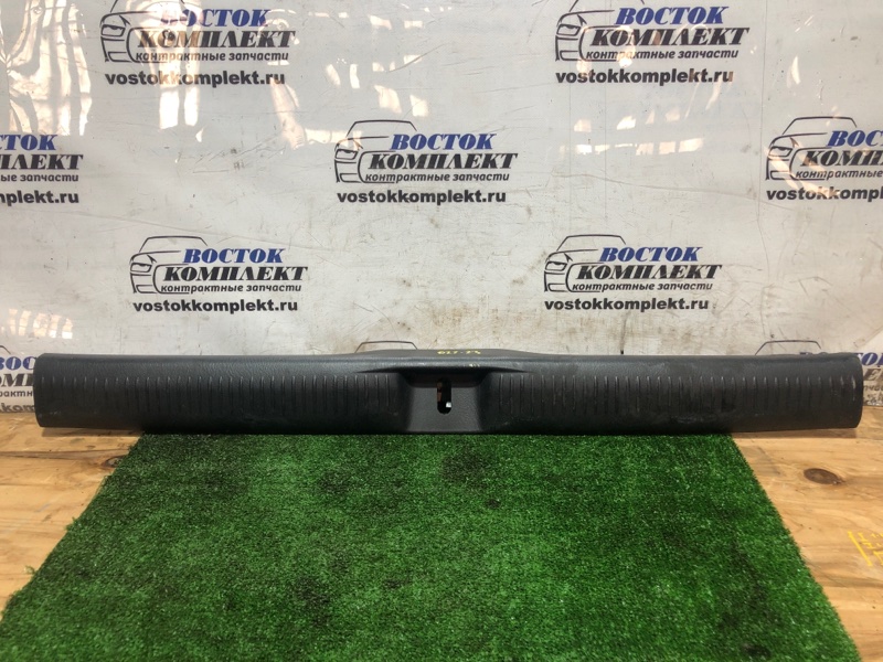 Накладка багажника Mazda MPV 2004 LW3W L3-DE