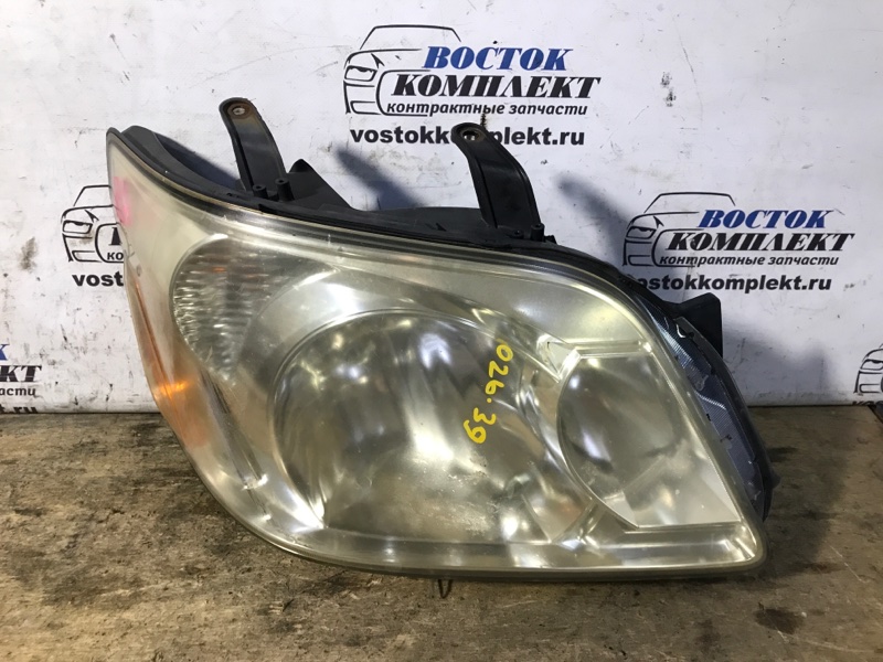 Фара Toyota Noah 2004 AZR65 1AZ-FSE прав