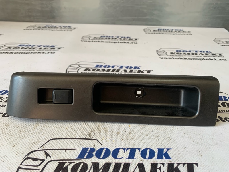 Кнопка стеклоподъемника Nissan Lafesta B30 MR20DE перед лев