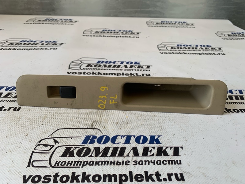 Кнопка стеклоподъемника Nissan Cube BGZ11 CR14DE перед лев