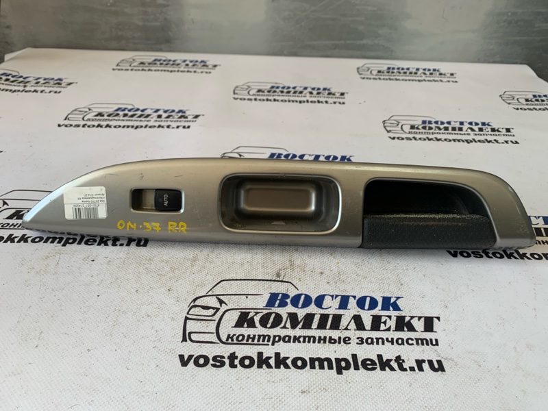 Кнопка стеклоподъемника Toyota Opa 2003 ZCT10 1ZZ-FE зад прав