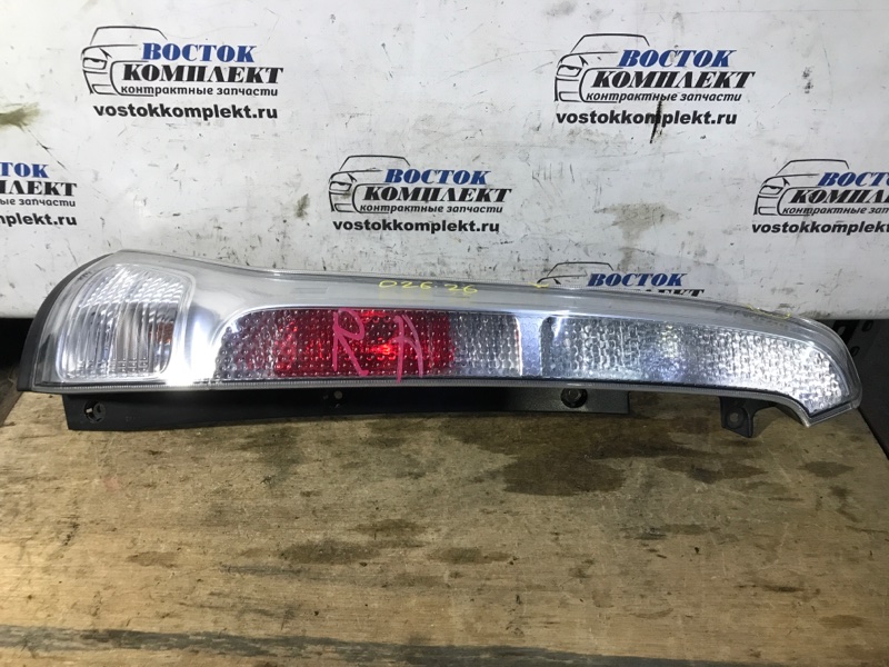 Фонарь стоп-сигнала Nissan Serena 2006 CNC25 MR20DE лев