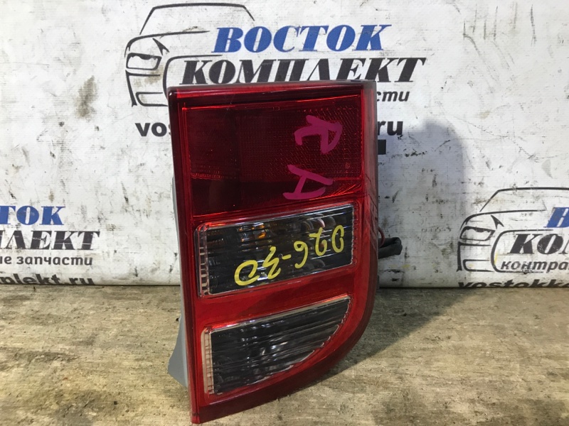 Фонарь стоп-сигнала Toyota Isis 2006 ANM10W 1AZ-FSE прав