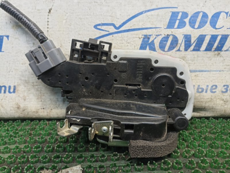 Замок дверной Nissan Serena C25 MR20DE перед лев