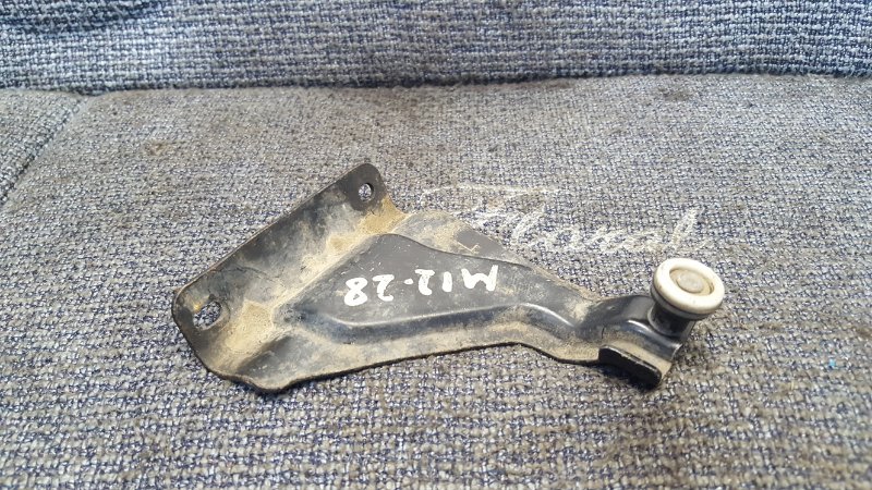 Ролик двери Honda Mobilio Spike GK1 L15A лев