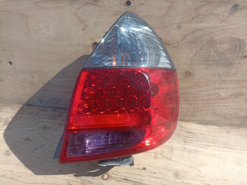 Фонарь стоп-сигнала Honda Fit GD1 L13A прав