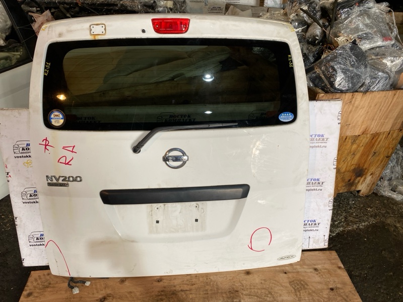 Дверь задняя багажника Nissan NV200 M20 HR16DE