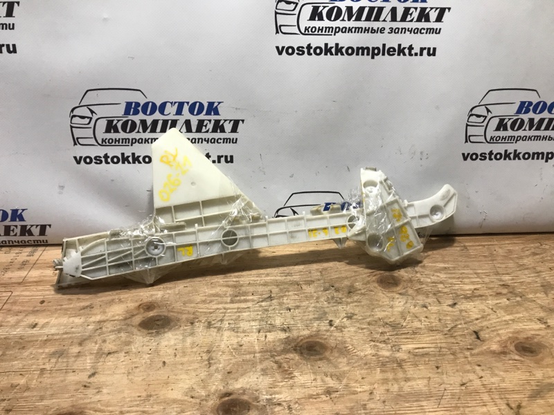 Клипса бампера Toyota Voxy 2009 ZRR70W 3ZR-FE зад лев