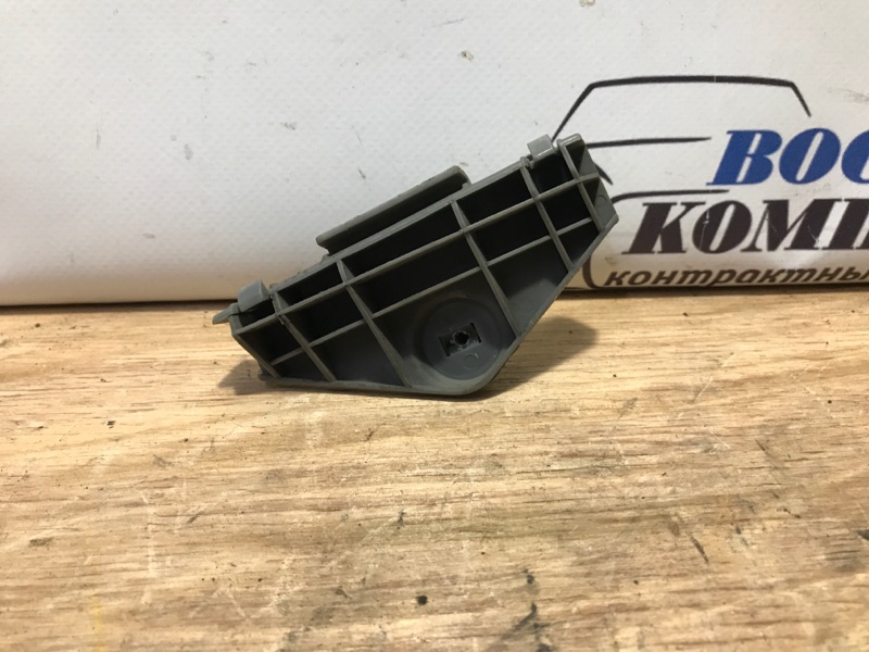 Клипса бампера Toyota Voxy 2007 AZR60 1AZ-FSE зад лев