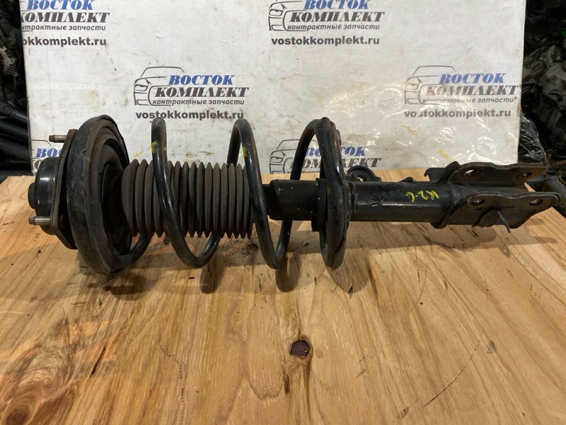 Стойка подвески Nissan Elgrand MNE51 VQ25DE перед прав