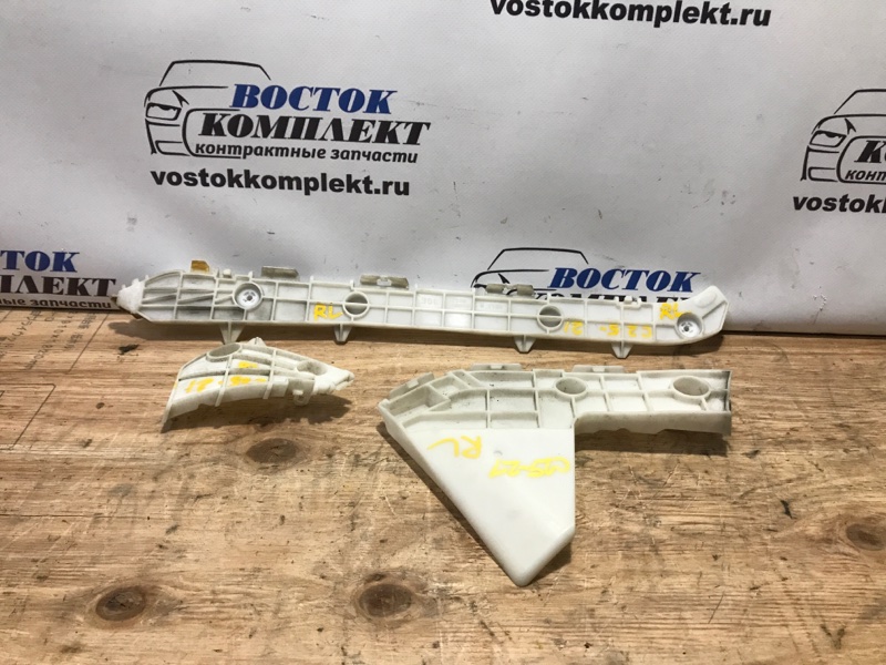 Клипса бампера Toyota Voxy 2010 ZRR70G 3ZR-FAE зад лев