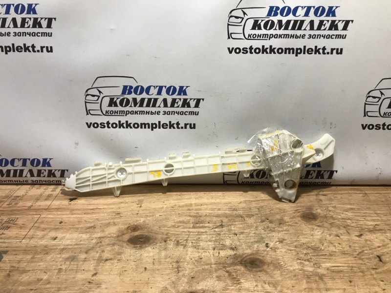 Клипса бампера Toyota Voxy 2007 ZRR75W 3ZR-FAE зад лев