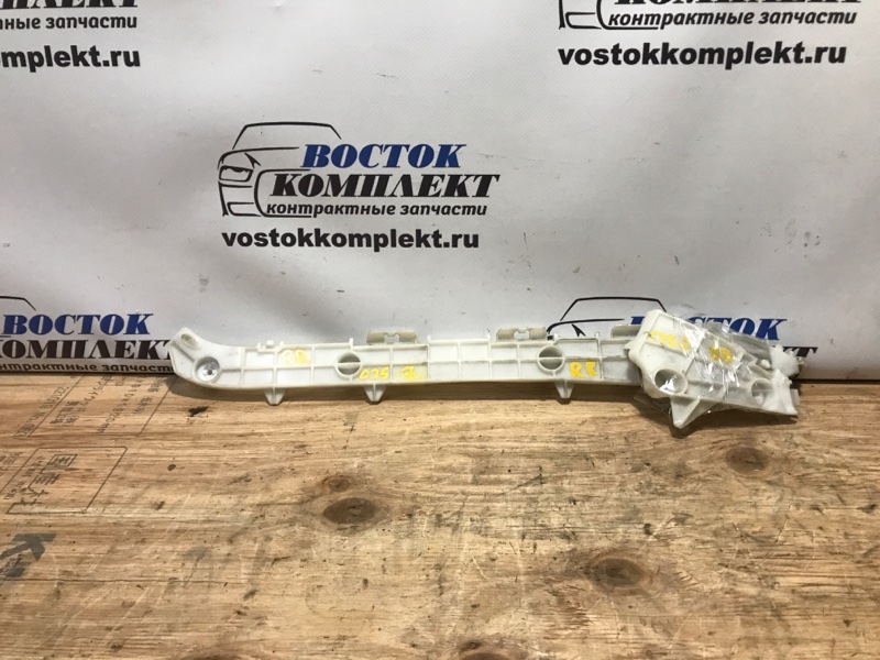 Клипса бампера Toyota Voxy 2012 ZRR70G 3ZR-FAE зад прав