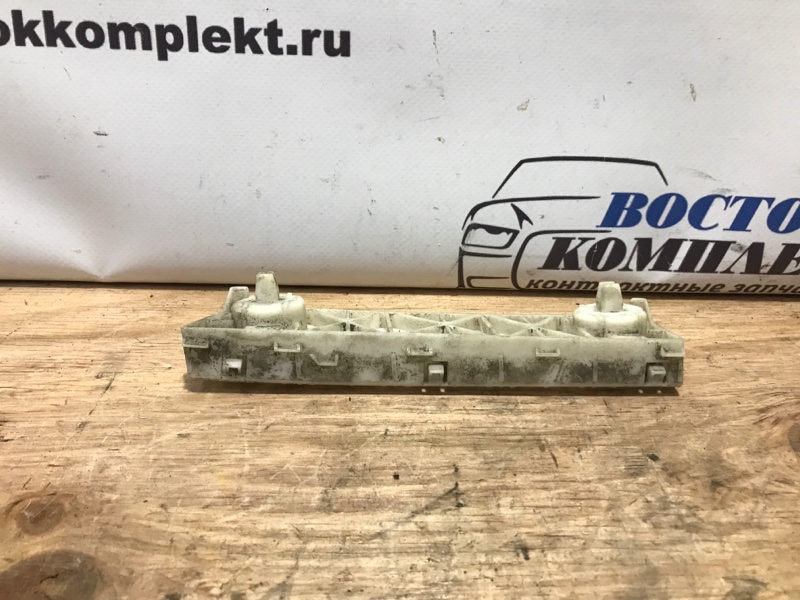 Клипса бампера Nissan Bluebird Sylphy 2007 KG11 MR20DE перед лев