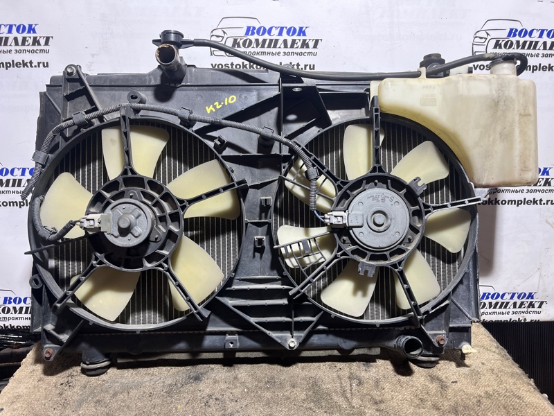 Радиатор двигателя Toyota Noah AZR60 1AZ-FSE