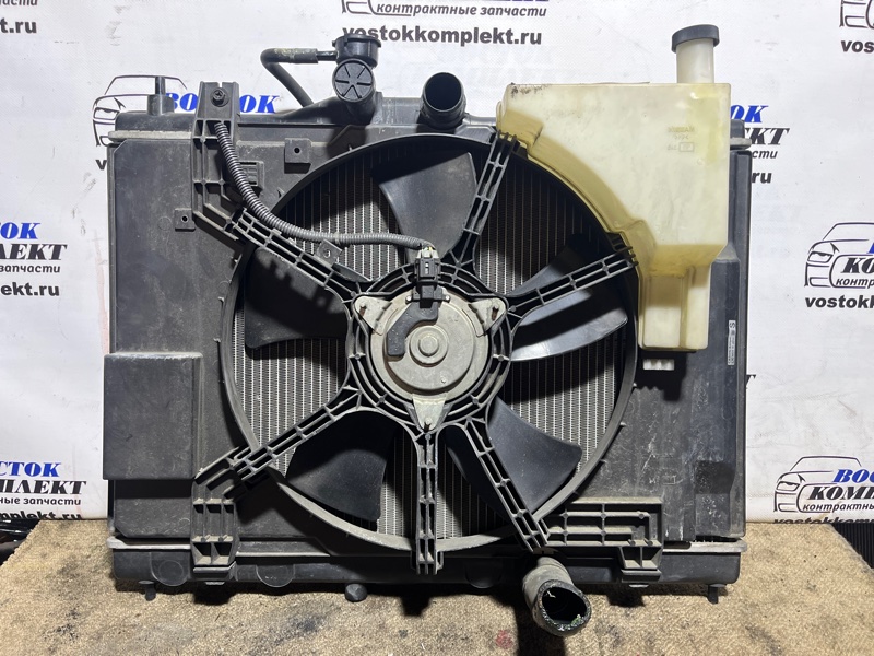 Радиатор двигателя Nissan Tiida C11 HR15DE