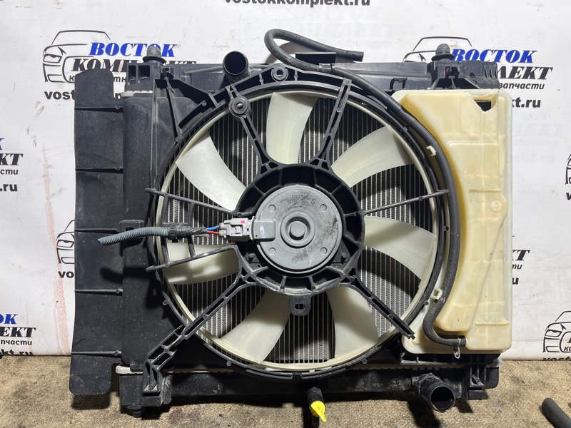 Радиатор двигателя Toyota Spade 2014 NCP141 1NZ-FE