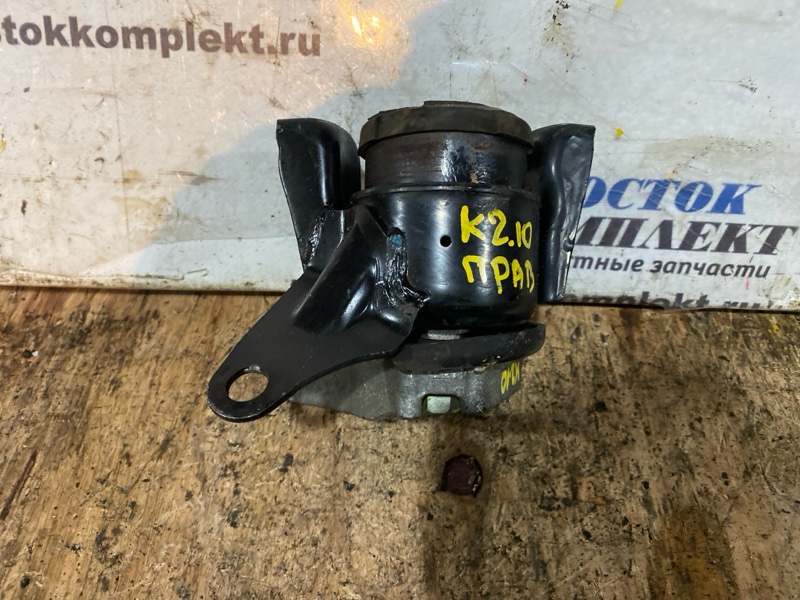 Подушка двигателя Toyota Noah AZR60 1AZ-FSE прав