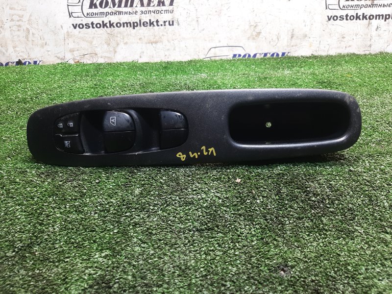 Блок управления стеклоподъемниками Nissan Serena FC26 MR20DD перед прав