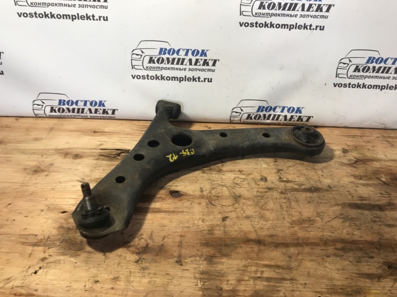 Рычаг подвески Toyota Voxy AZR65G 1AZ-FSE перед лев