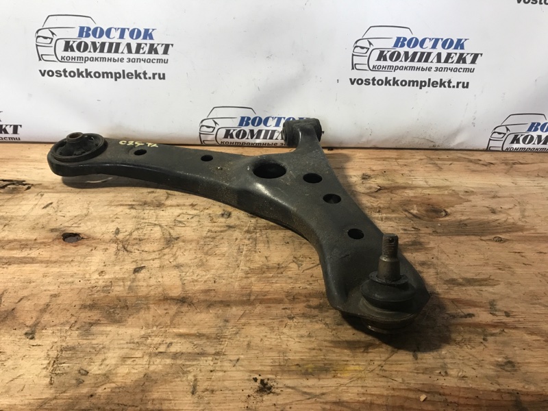 Рычаг подвески Toyota Voxy AZR65G 1AZ-FSE перед прав