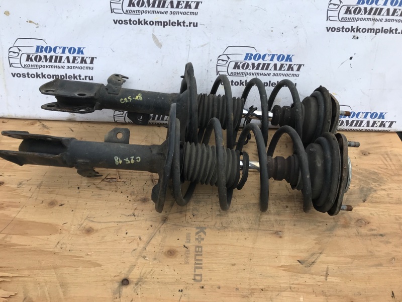 Стойка подвески Toyota Voxy 2009 ZRR70W 3ZR-FAE перед