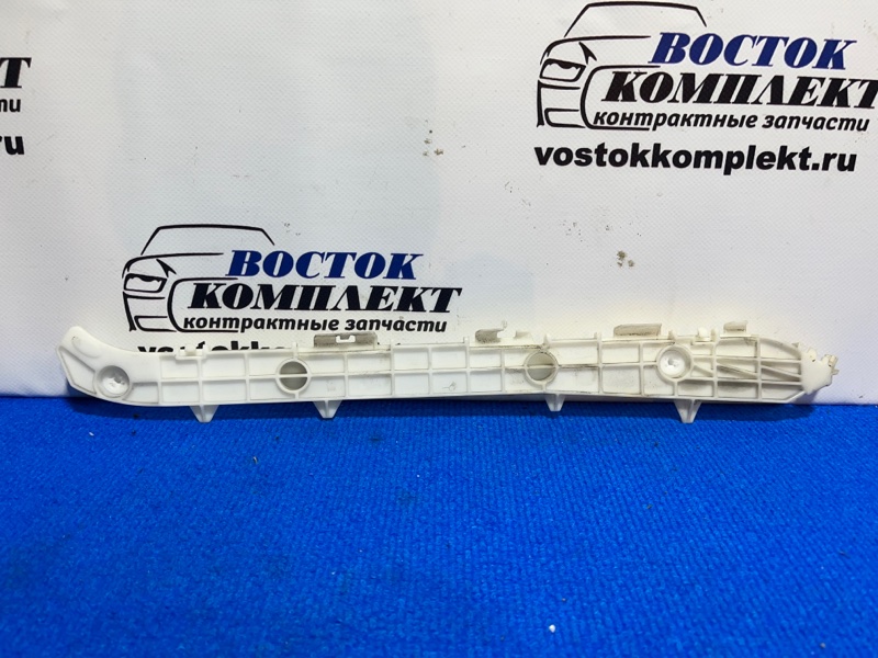 Клипса бампера Toyota Noah 2009 ZRR70W 3ZR-FE зад прав
