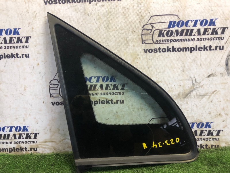 Стекло собачника Nissan Serena C25 MR20DE прав