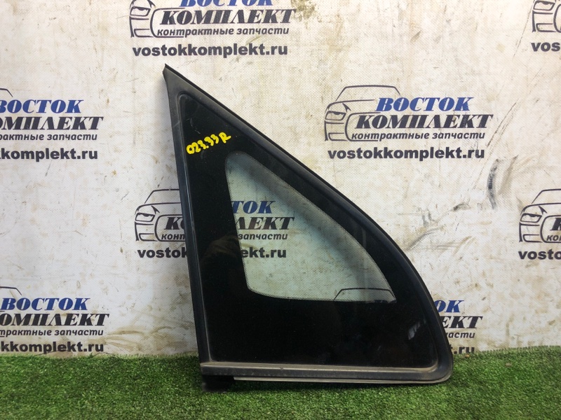 Стекло собачника Nissan Serena CC25 MR20DE прав