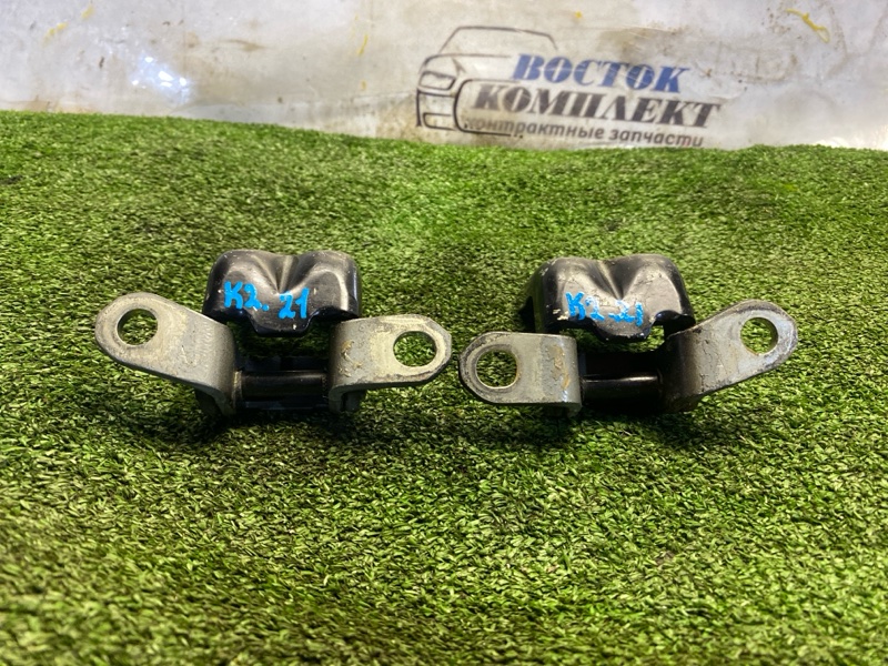 Петля двери Nissan Tiida C11 HR15DE перед прав