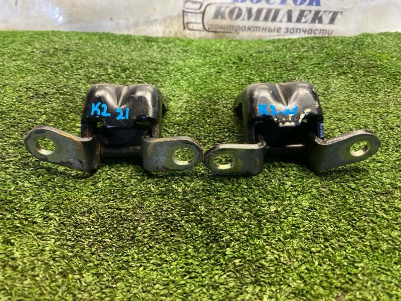 Петля двери Nissan Tiida C11 HR15DE перед лев