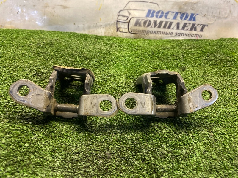 Петля двери Nissan March NK13 HR12DE перед лев