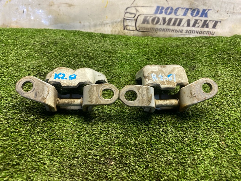 Петля двери Nissan NV200 M20 HR16DE перед лев