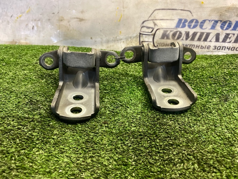 Петля двери Nissan Tiida C11 HR15DE перед лев