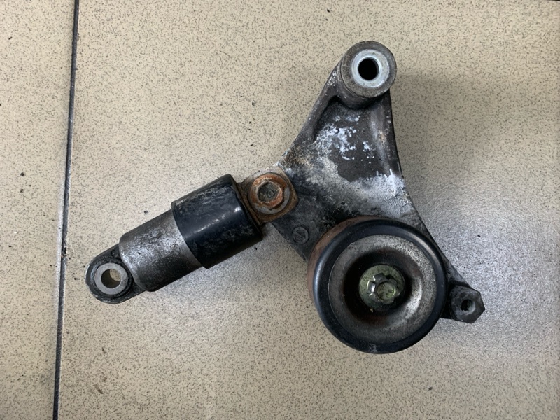 Ролик натяжной приводного ремня Toyota Noah AZR60 1AZ-FSE