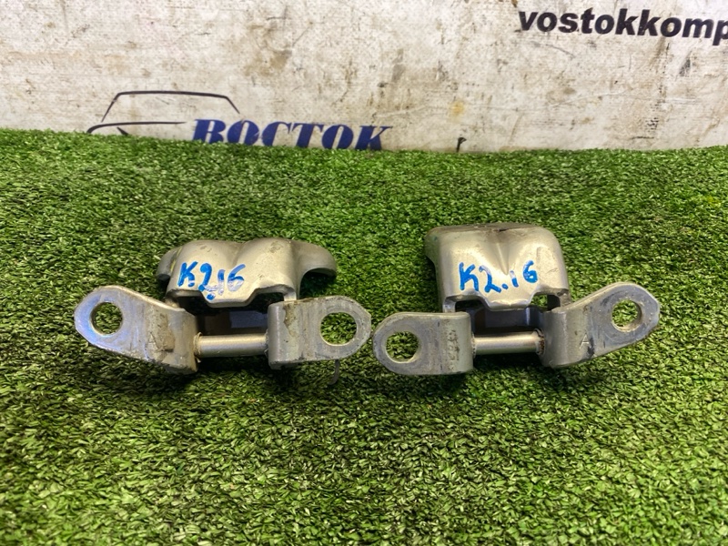 Петля двери Nissan Cube Z12 HR15DE перед лев