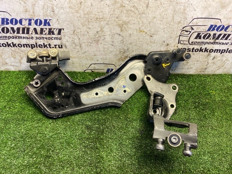 Ролик двери Nissan Serena FC26 MR20DD зад лев