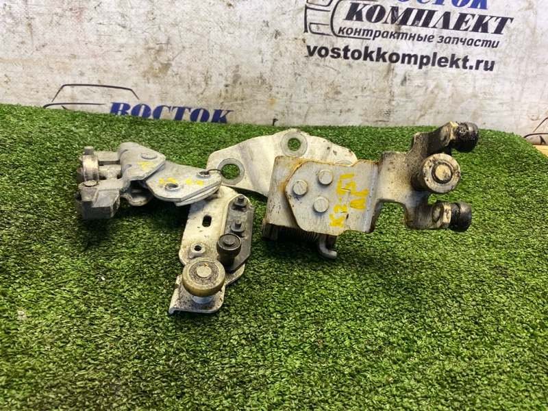 Ролик двери Nissan NV200 M20 HR16DE зад лев