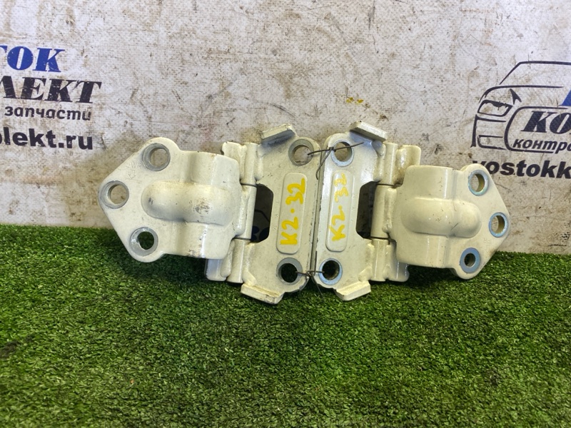 Петля двери багажника Nissan Cube YZ11 HR15DE зад