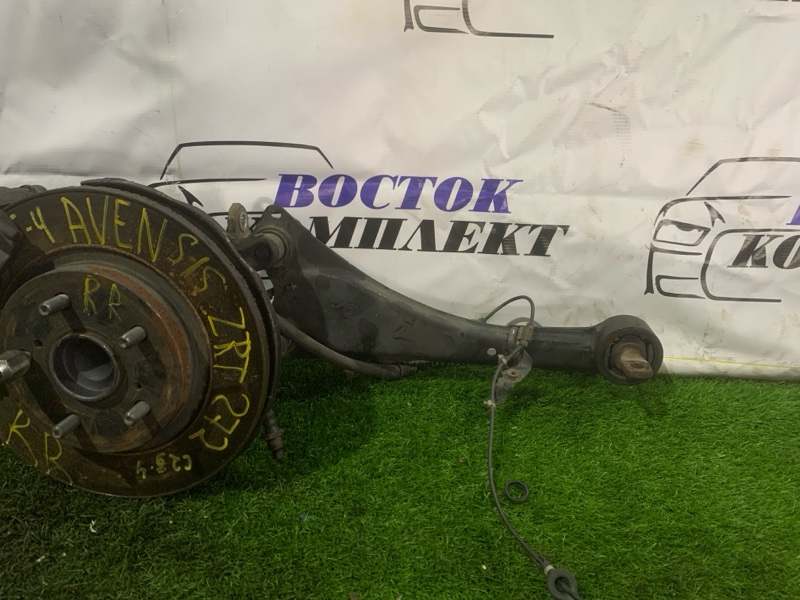 Рычаг подвески нижний Toyota Avensis 2011 ZRT272 3ZR-FAE зад прав