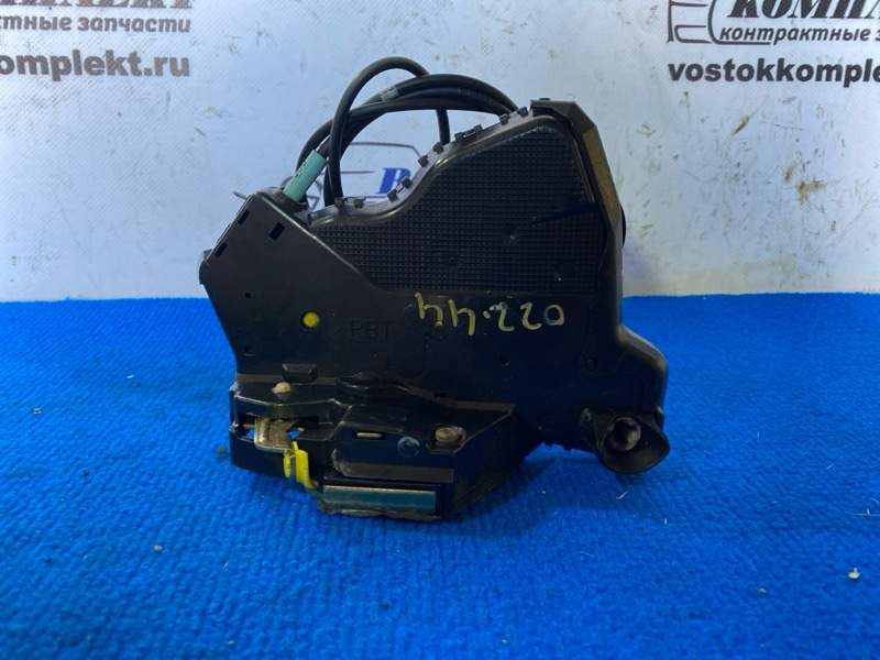 Замок дверной Toyota Voxy 2004 AZR60G 1AZ-FSE перед лев