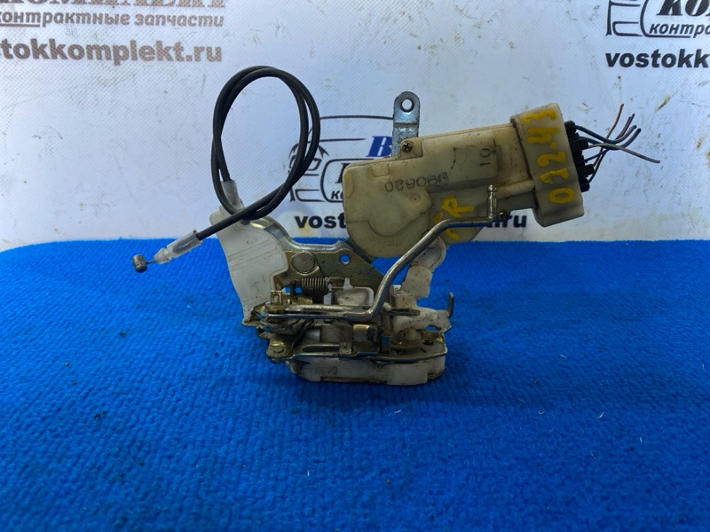 Замок дверной Toyota Vitz NCP15 2NZ-FE перед прав